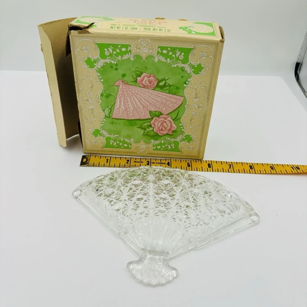 1970's Avon Hostess Fancy Soap‎ Set NIB Fan-Shaped Glass Dish 5 Pink Soaps Retro